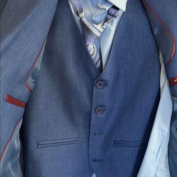 Classic Blue Suit with Notched Lapels and Textured Fabric - Picture 2 of 5